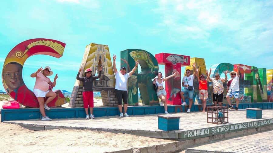 Cartagena: BILINGUAL CITY TOUR San Felipe Castle & Old city - Key points to know before you book