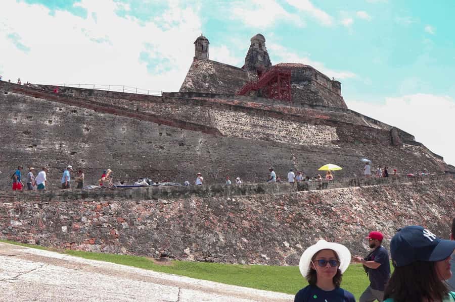 Cartagena: BILINGUAL CITY TOUR San Felipe Castle & Old city - A four-hour introduction to Cartagena’s different faces
