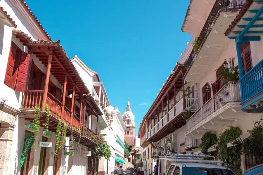 Cartagena: BILINGUAL CITY TOUR San Felipe Castle & Old city - India Catalina and the story behind the statue