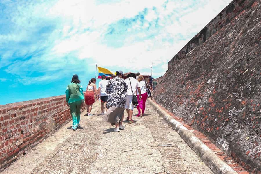 Cartagena: BILINGUAL CITY TOUR San Felipe Castle & Old city - The Clock Tower and Las Bóvedas