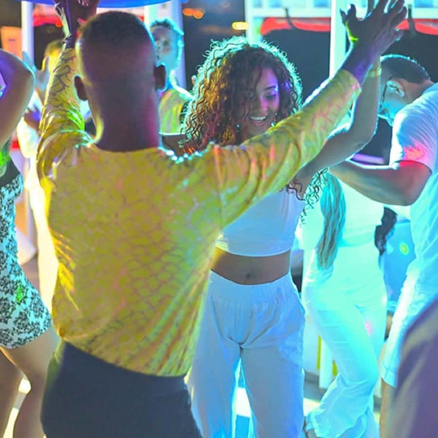 Cartagena: Buffet & party night,cocktails sailing in the bay - Key points to know before booking