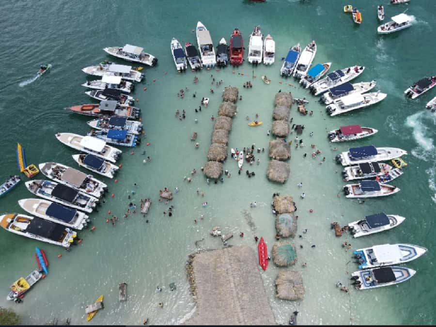 Cartagena: CHOLON & BARU with lunch - Barú gives you a first taste of the coast