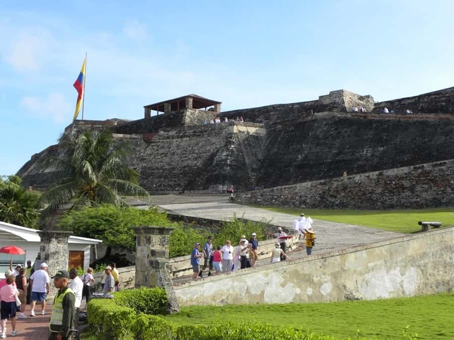 Cartagena: CITY TOUR OVERVIEW of the city Boots castle chiva - Why this four-hour route works for a first look at Cartagena