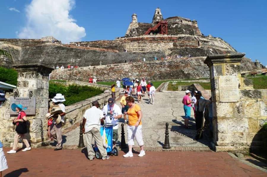 Cartagena: CITY TOUR OVERVIEW of the city Boots castle chiva - Starting in Bocagrande, Laguito, and Castillogrande