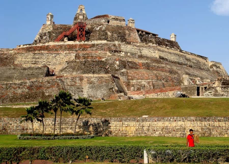 Cartagena City Tour with San Felipe Castle & Old Town Walk - Plaza de la Aduana and Cartagena’s harder past