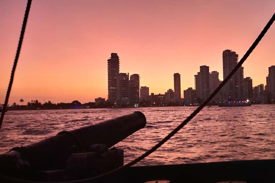 Cartagena, CO: Sunset Skyline Pirate Boat Tour with Drinks - Why Cartagena’s skyline works so well from a pirate ship