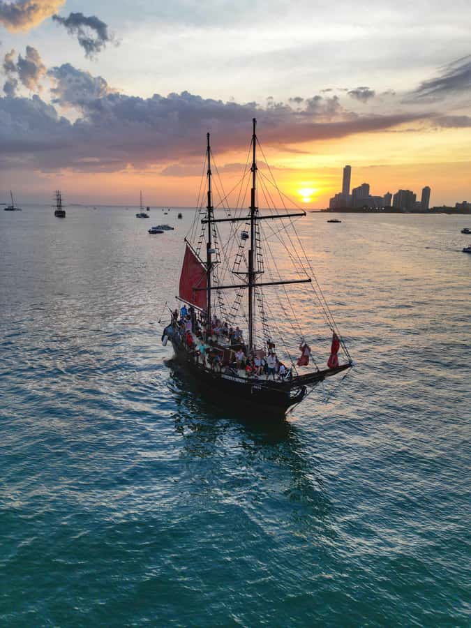 Cartagena, CO: Sunset Skyline Pirate Boat Tour with Drinks - How long does the cruise really last?