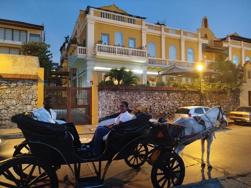 Cartagena: COLLONIAL HORSE DRAWN CARRIAGE by THE OLD CITY - Is $29 good value for a private group?