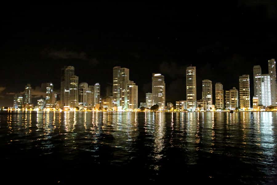 Cartagena: Cruise by the Bay with Dinner and Wine - Why Cartagena Bay is the right setting for a dinner cruise