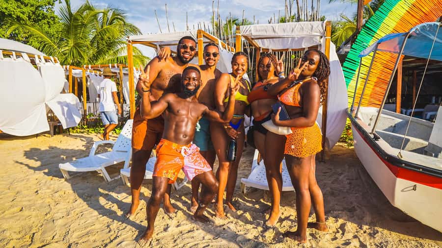 Cartagena: Day Trip Aviary and enjoy Playa Blanca by bus - Early pickup from Cartagena’s tourist areas