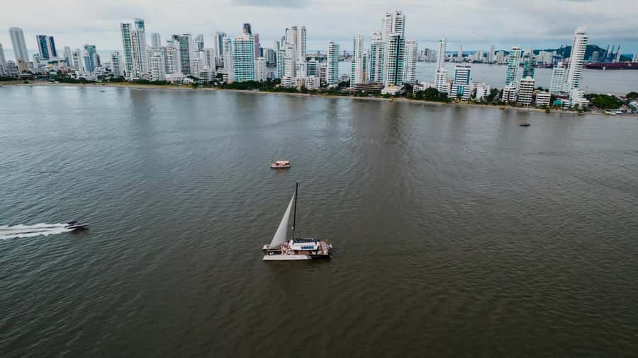 Cartagena de Indias: 2-Hour Sunset Cruise - Sunset near El Laguito and Tierrabomba