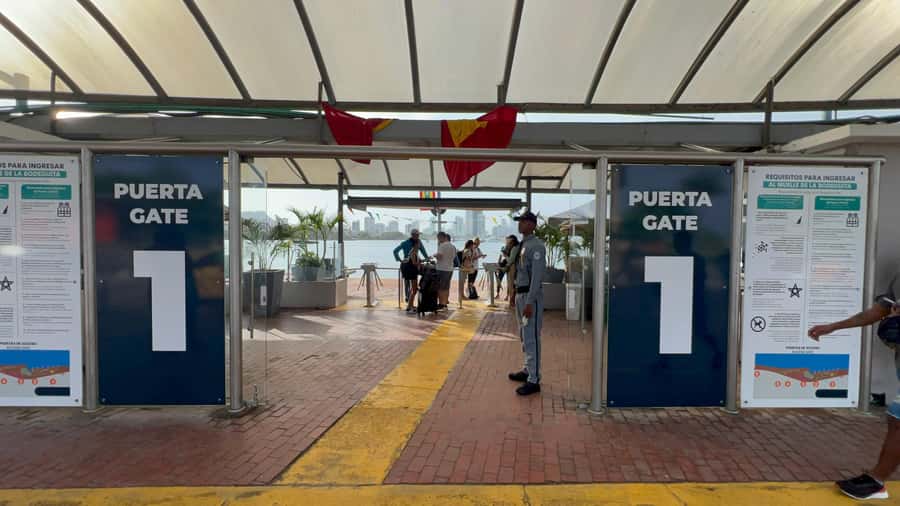 Cartagena de Indias: Pasadia 5 Islas del rosario and Baru boat trip - The luminous plankton question