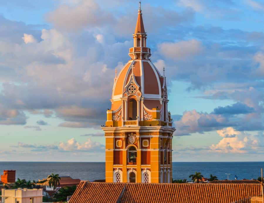 Cartagena: Explore with a city tour aboard a typical "chiva". - What a Cartagena chiva tour is really like