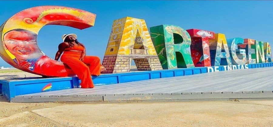 Cartagena: Explore with a city tour aboard a typical "chiva". - The Cartagena Letters photo stop
