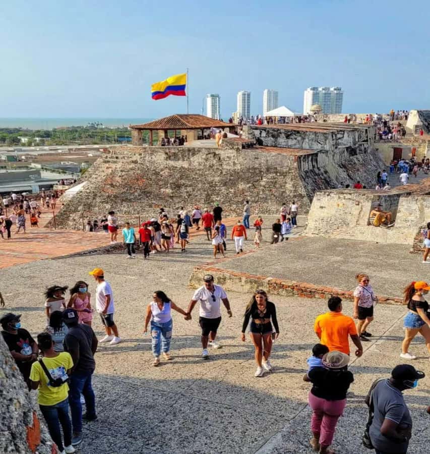 Cartagena: Explore with a city tour aboard a typical "chiva". - Las Botas Viejas and the story behind the monument