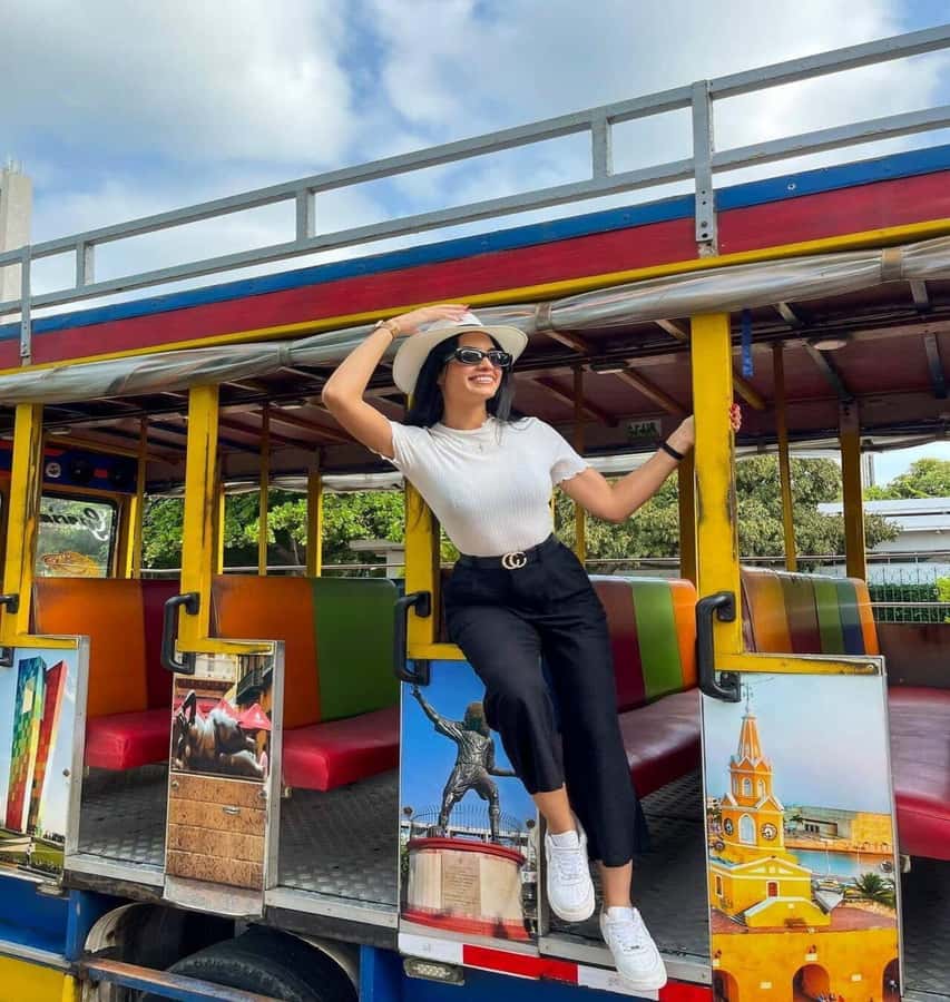 Cartagena: Explore with a city tour aboard a typical "chiva". - Walking into the Historic Center