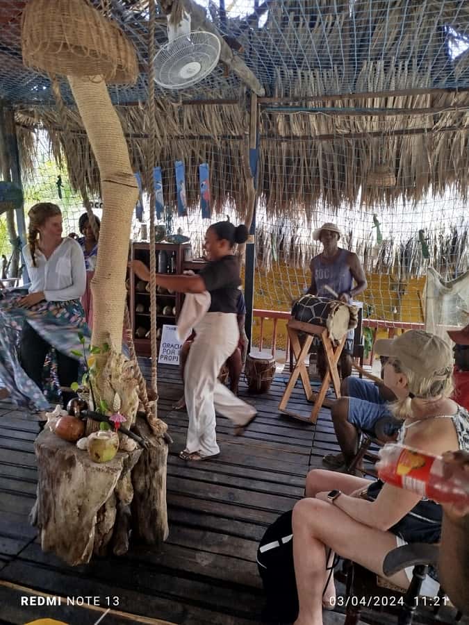 Cartagena: FISHERMEN'S ISLAND IN THE MANGROVES by canoe - What may surprise you at the meeting point