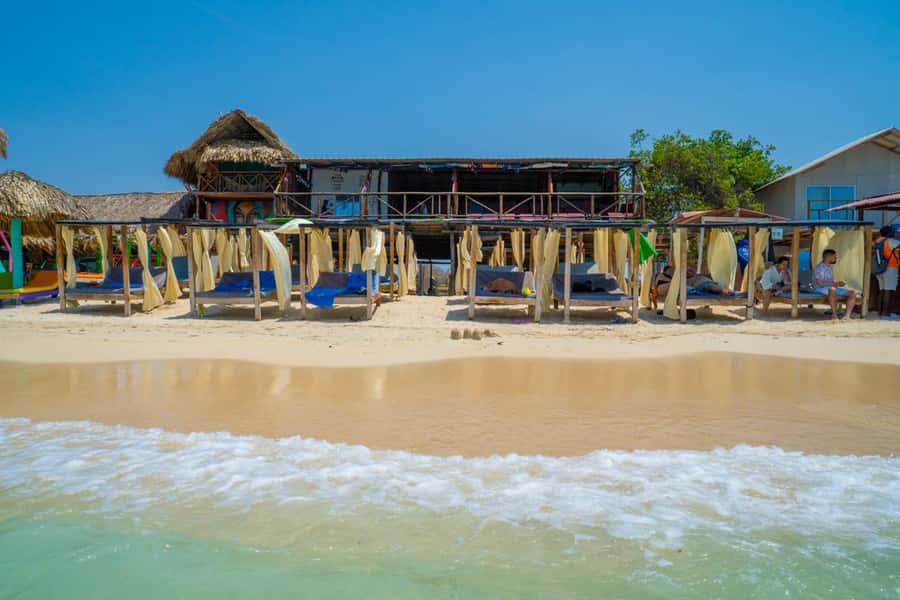 Cartagena: Full day at quiet beach with facilities and lunch - Six hours beside the water at Barú