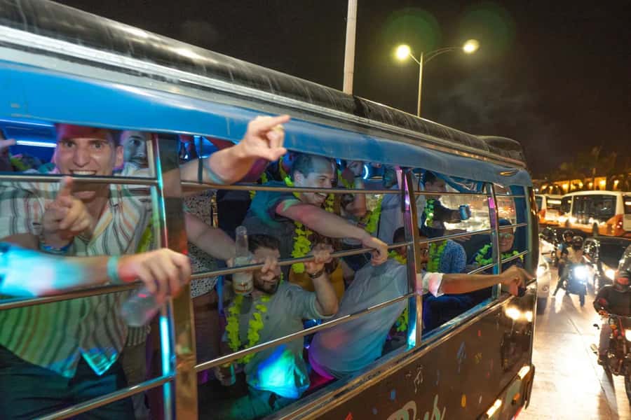 Cartagena: Funny PartyBus with dance floor and good music! - Food, drinks, and what you actually pay for