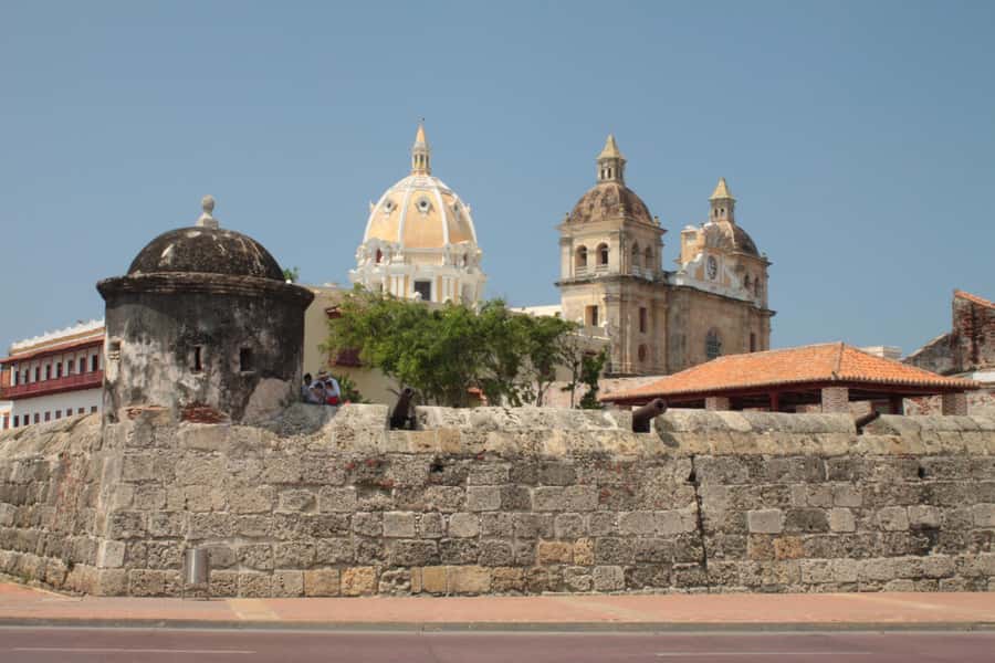Cartagena Grand City Tour - Bocagrande and Manga show Cartagena’s sharp contrasts