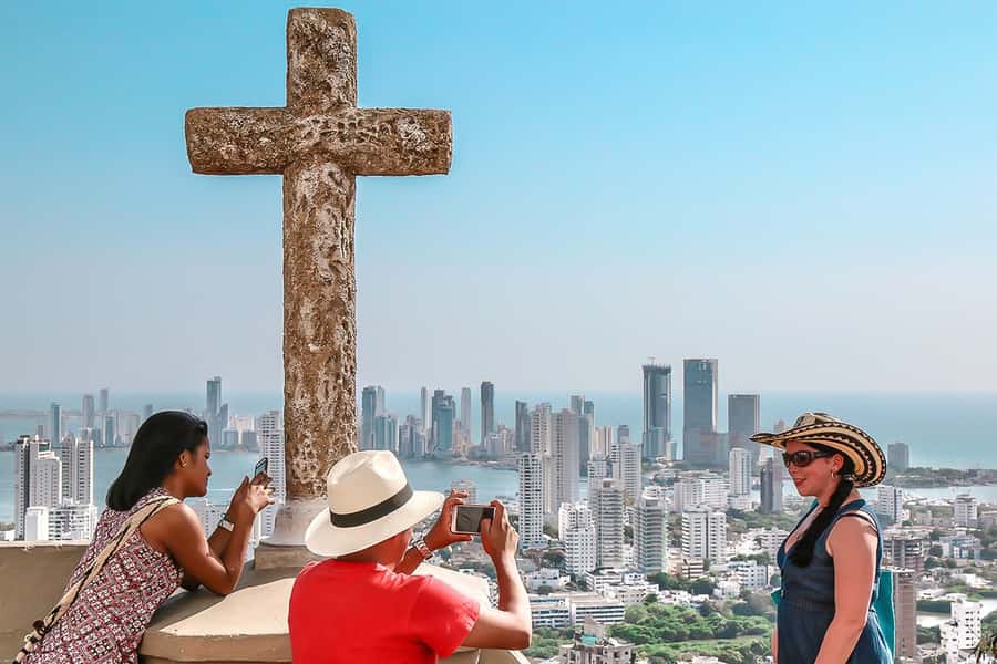 Cartagena: Guided Tour, with La Popa Convent, and San Felipe - The emerald stop and the one part to weigh carefully