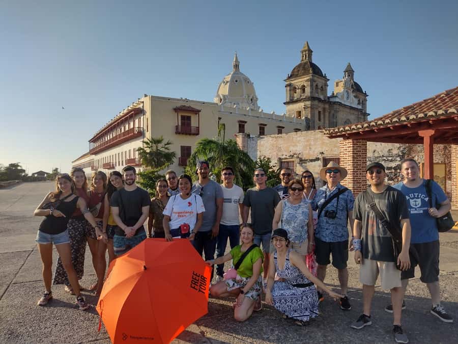 Cartagena: Historic Center and Getsemaní Shared Walking Tour - Bastions, pirates, and Cartagena’s defensive walls