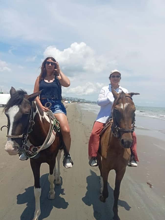 Cartagena: Horse Riding on the Beach with Photos and Lunch - Photos, water, and the moments worth remembering
