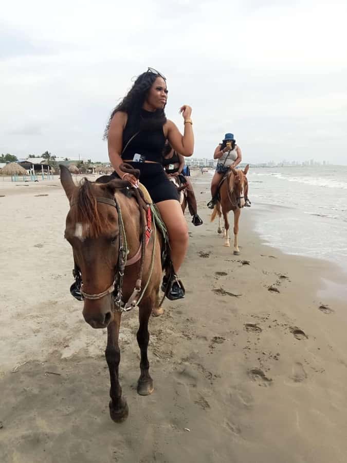 Cartagena: Horse Riding on the Beach with Photos and Lunch - Who will enjoy this most