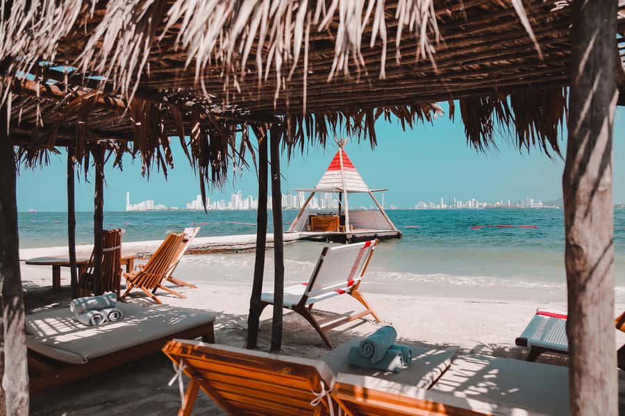 Cartagena: La Punta Beach Club Day Pass (Lunch included) - Music, pool time, and the beach-club mood