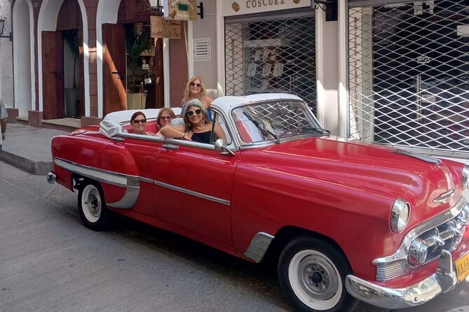 Cartagena Luxury Classic Car Tour + Bilingual Historian Guide - Why a classic car works so well in Cartagena