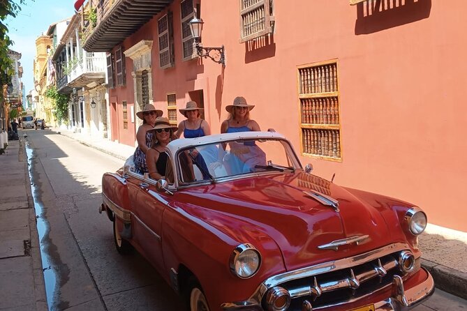 Cartagena Luxury Classic Car Tour + Bilingual Historian Guide - Choosing the historian option carefully