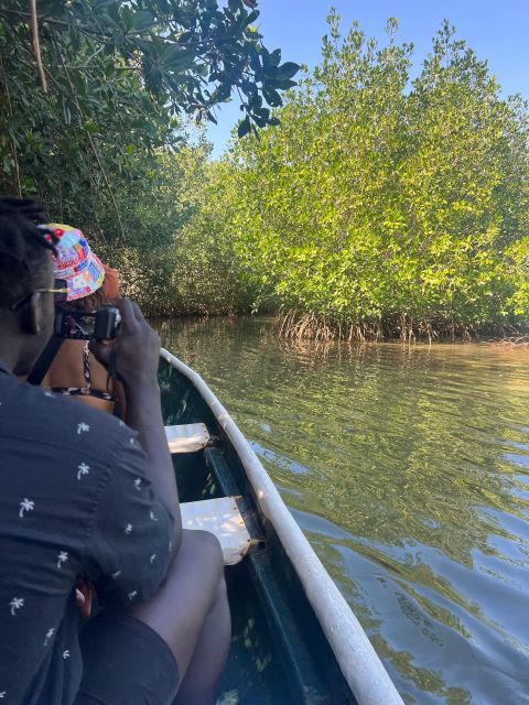Cartagena: Mangrove Eco Tour & Fishing with Transportation - Casting nets and catching crabs