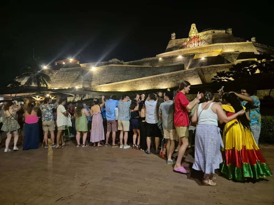 Cartagena: Night party in authentic Colombian chiva with entertainer - San Felipe Castle from the outside