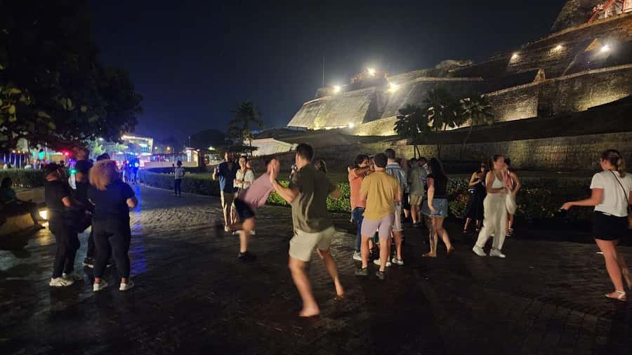 Cartagena: Night party in authentic Colombian chiva with entertainer - How to make the night run better
