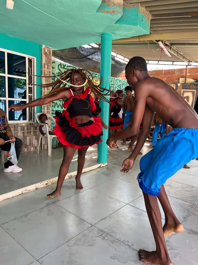 Cartagena: Palenque´s tour, dance show, lunch, pick-Up inclu - The Kid Pambelé monument and local stories