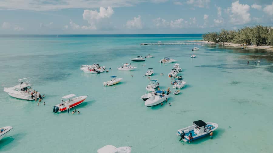Cartagena: Party Boat to Cholon Beach with 2 Drinks & Lunch - What the $129 price really covers