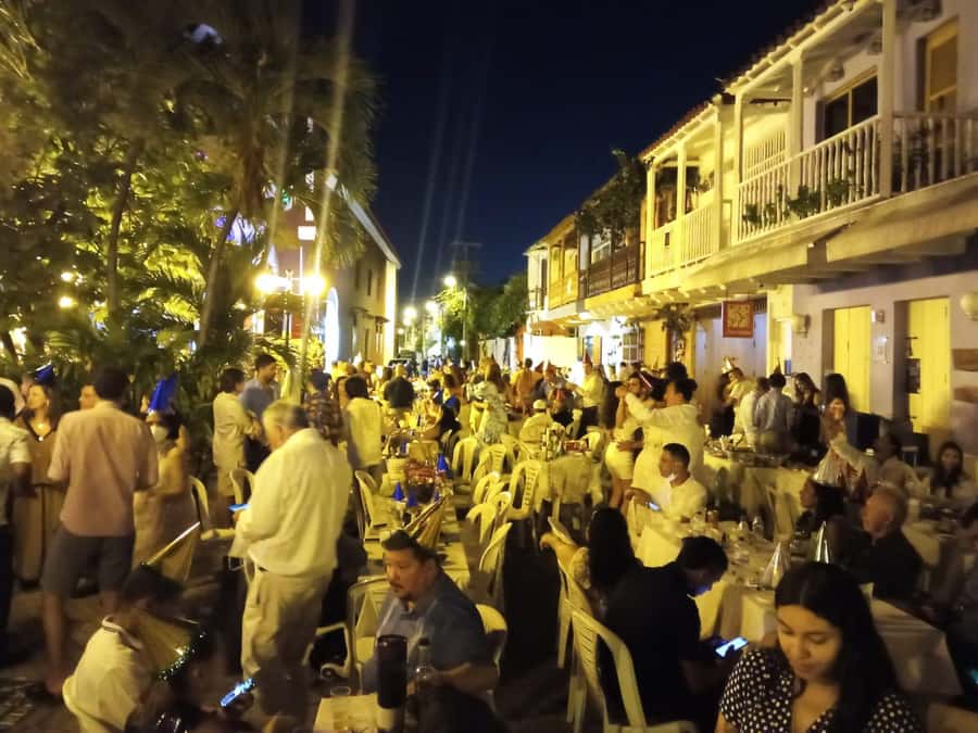 Cartagena: Party Bus Tour In Cartagena - San Felipe de Barajas Fort for photos