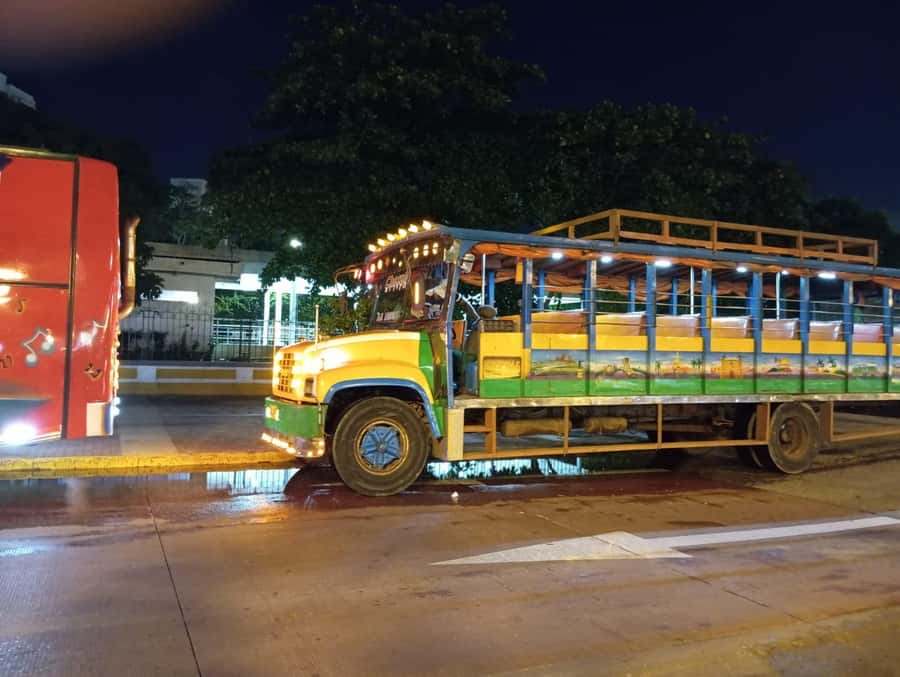 Cartagena: Party on a typical bus crossing the city - What kind of Cartagena night are you buying?