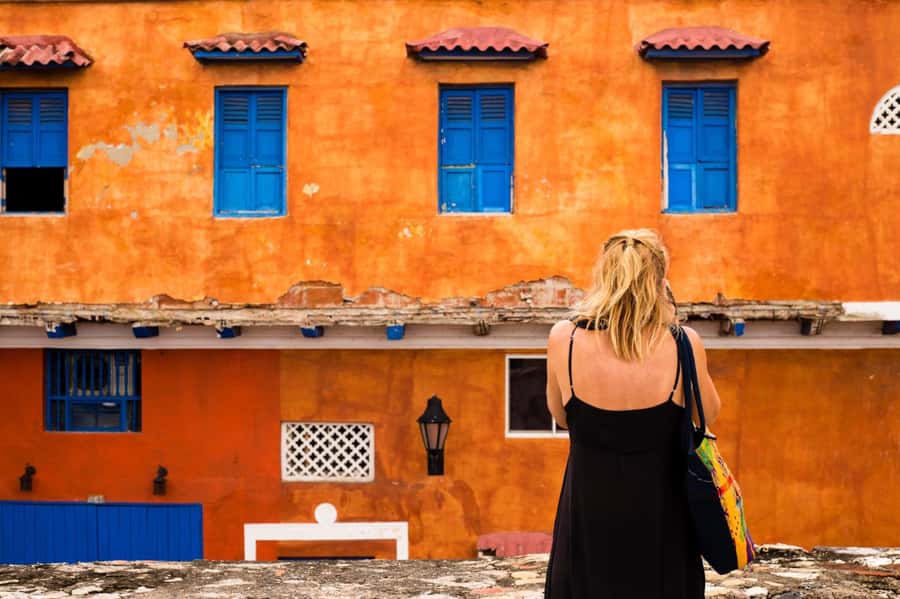 Cartagena: Photography Workshop Tour - Languages, timing, and walking demands