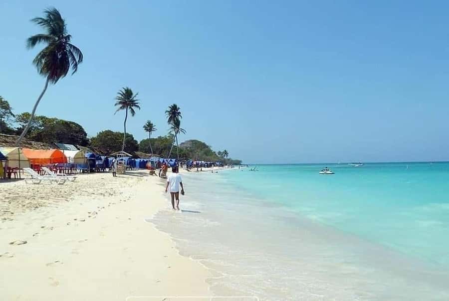 Cartagena: Playa Blanca BARU by speedboat with lunch - Five hours on the white coral beach