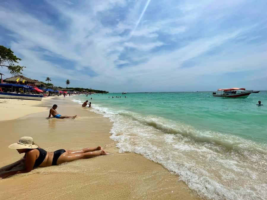 Cartagena: Playa Tranquila Day Trip with Lunch by boat - What the included lunch looks like