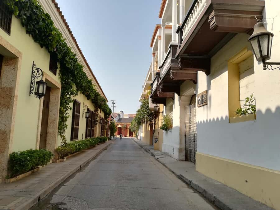Cartagena: Private Walking Tour with German or Italian Guide - Key points at a glance