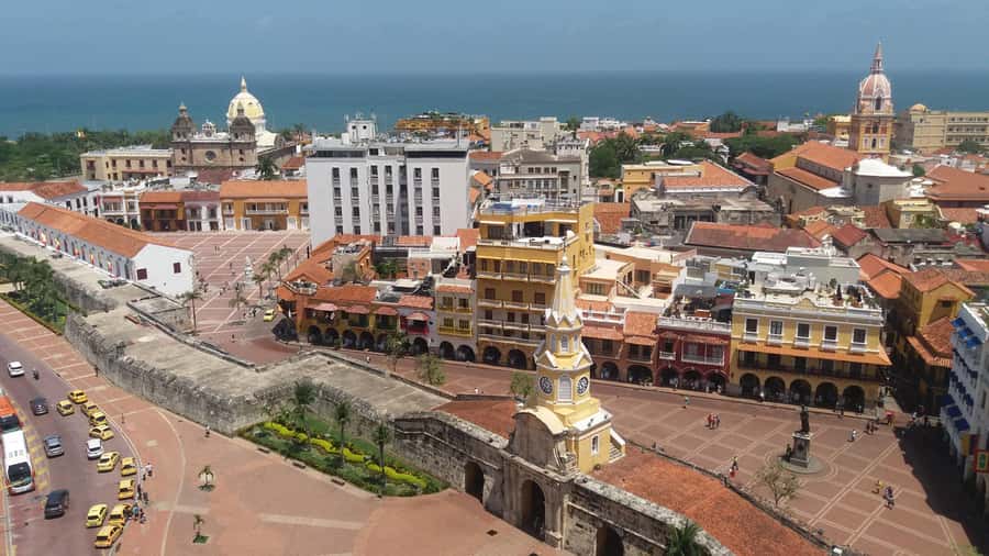 Cartagena: Private Walking Tour with German or Italian Guide - Plaza de la Proclamación and the sound of history