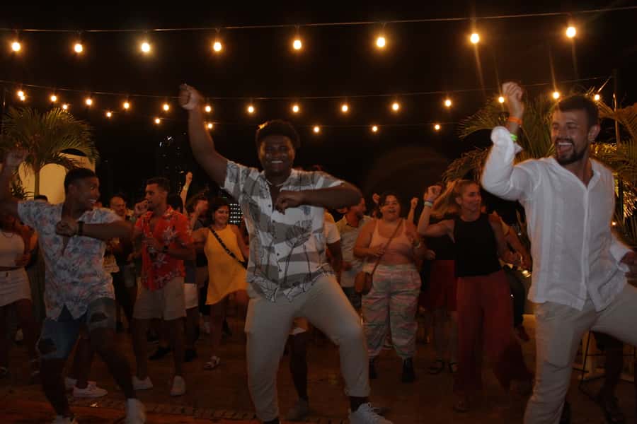 Cartagena: Pub Crawl with Dancing Lessons and Free Shots - What the $20 price really gets you