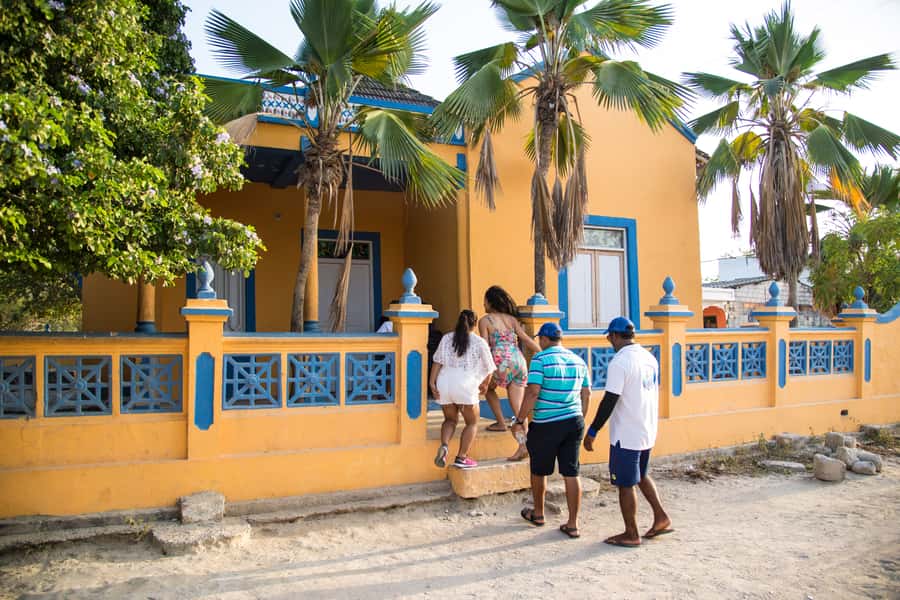 Cartagena: Rosario Island and Mangroves Private Day Trip - Lunch, a village walk, and local handcrafts