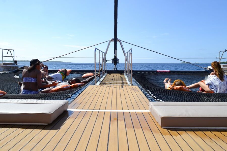 Cartagena: Rosario Islands Catamaran with Lunch and Snorkel - Boat comfort, bathrooms, and service