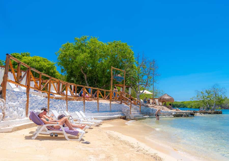 Cartagena: Rosario Islands Day Tour with Snorkel & Lunch - Isla Grande: snorkeling, clear water, and your first beach hour