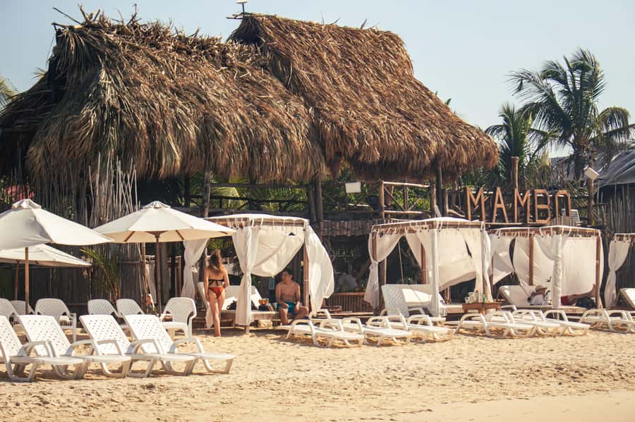 Cartagena: Rosario Islands Day Tour with Snorkel & Lunch - Guides, group size, and the human side of the tour