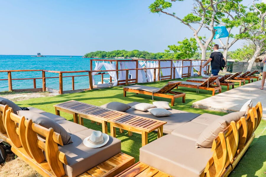 Cartagena: Rosario Islands Daypass Ibbiza Island Beach Club - Who should book this beach-club day?