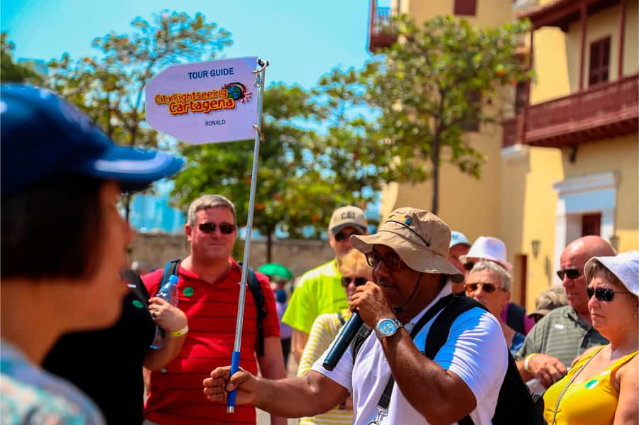 Cartagena: Shared Walking Tour of the Colonial Old Town - Stories of pirates, conquerors, and local legends